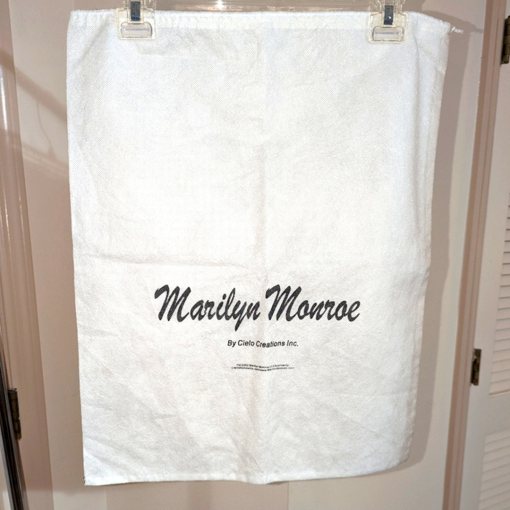 Vintage Marilyn Monroe dust bag. Sz 17 x 21.